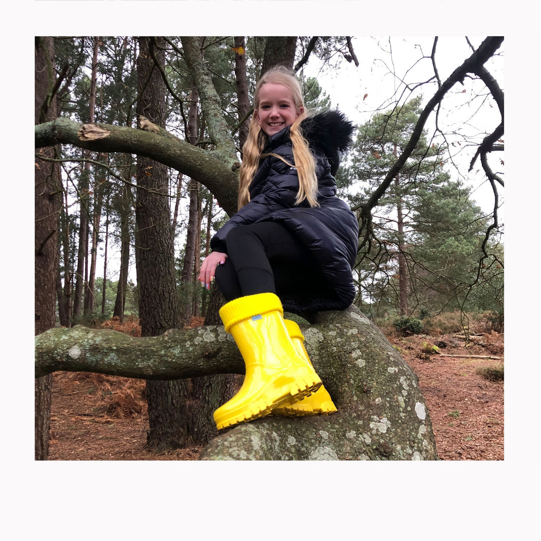 ROLLTOP YELLOW  SHINY WELLIES WITH SOCKS - Term Footwear 